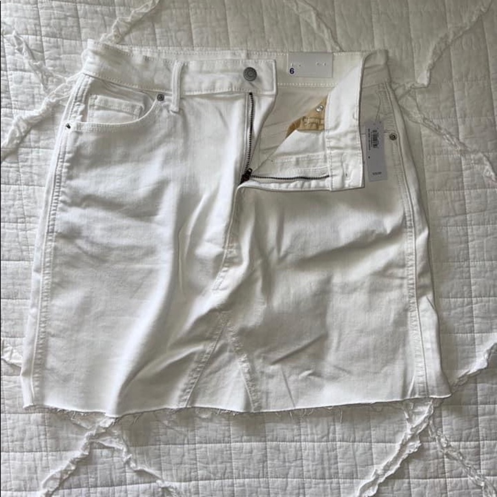 White old navy denim skirt